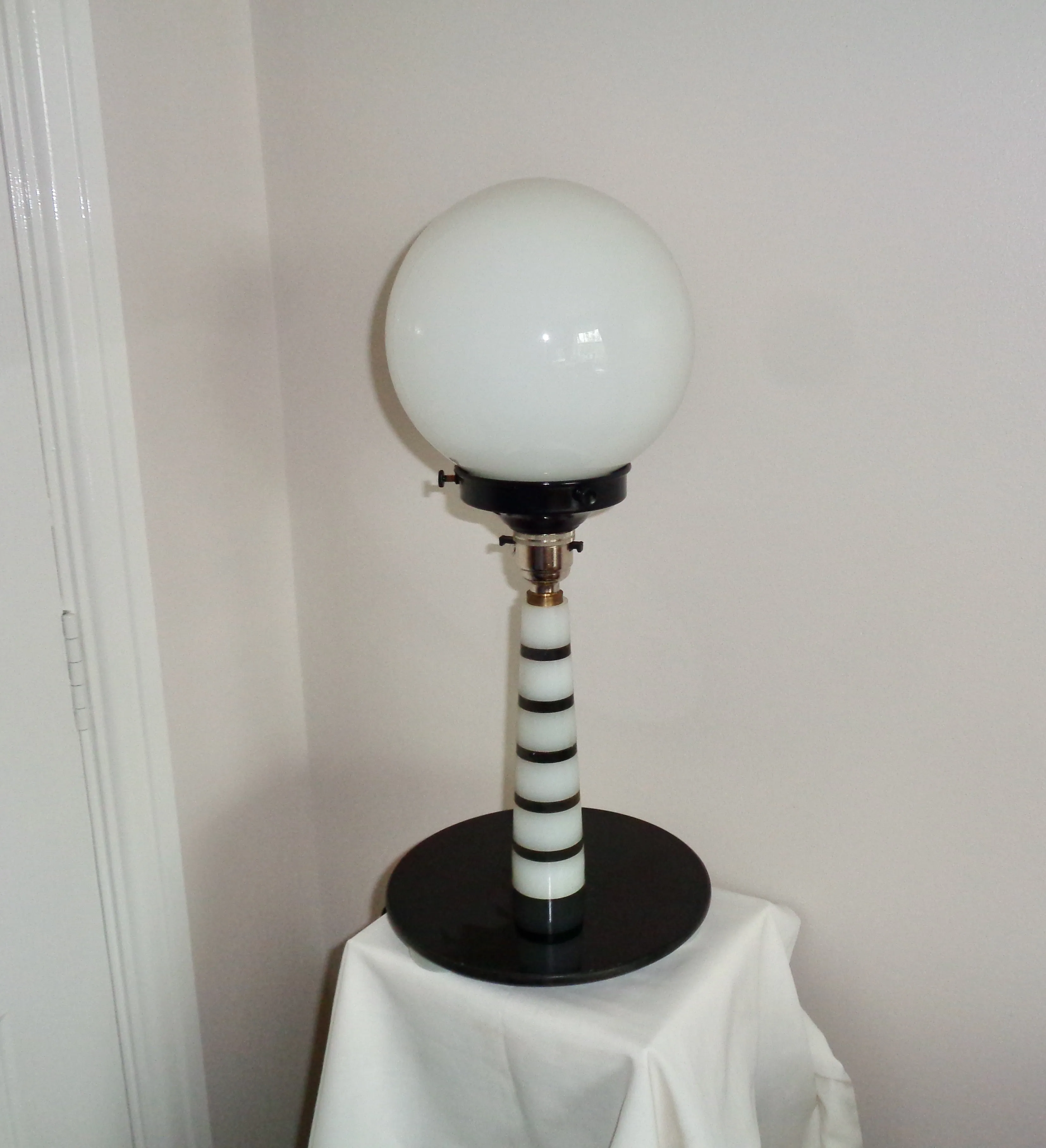 Bakelite Art Deco Black And White Globe Table Lamp