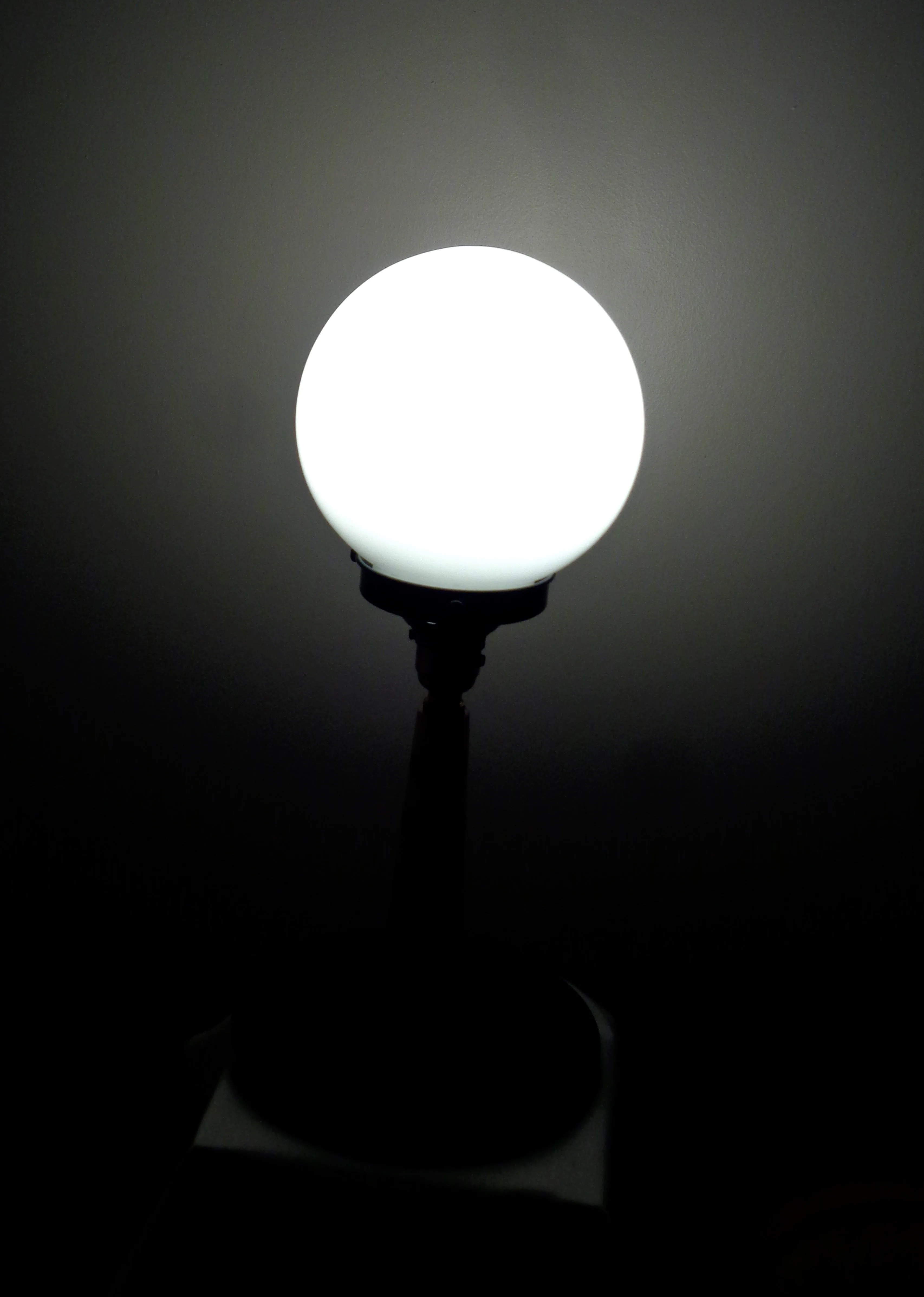 Bakelite Art Deco Black And White Globe Table Lamp