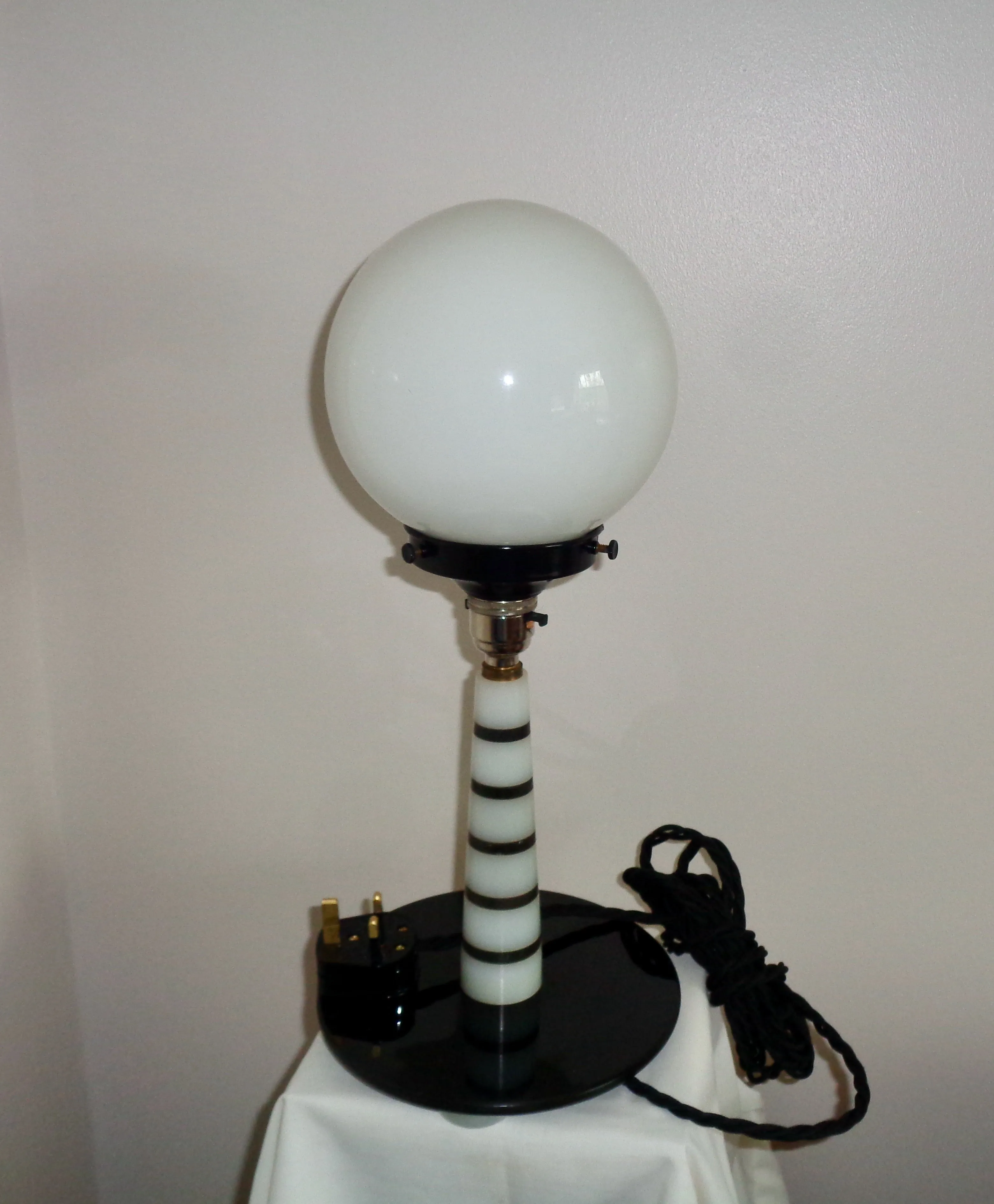 Bakelite Art Deco Black And White Globe Table Lamp